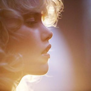 Picture 3B by Guy Aroch, closeup portrait of model with blund curls in sideprofile in sunlight with lens flare