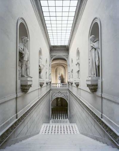 Escalier de l'Aile du Nord, historistic staircase witch marble statues of knights and monks