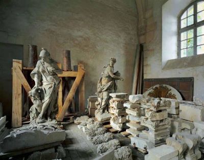 Reserve de sculputre by Robert Polidori, pieces of stone decor and mable statues in storage