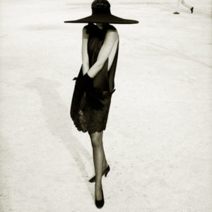 Gisele - Paris 1990 by Albert Watson, modfelin short black dress and big black hat