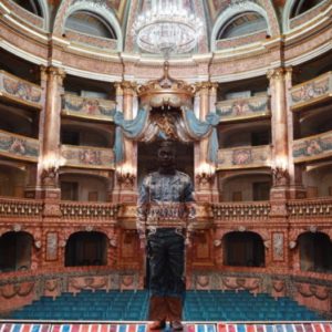 Hiding in Italy by Liu Bolin, in a baroque opera