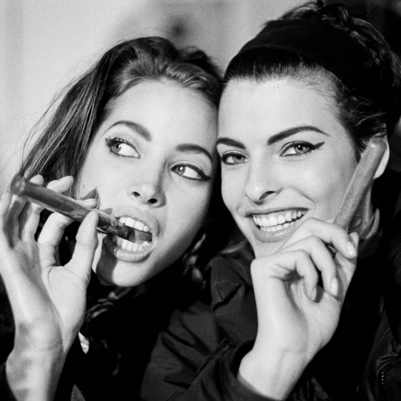 Christy Turlington and Linda Evangelista, Arthur Elgort, portrait, cigar, Supermodel