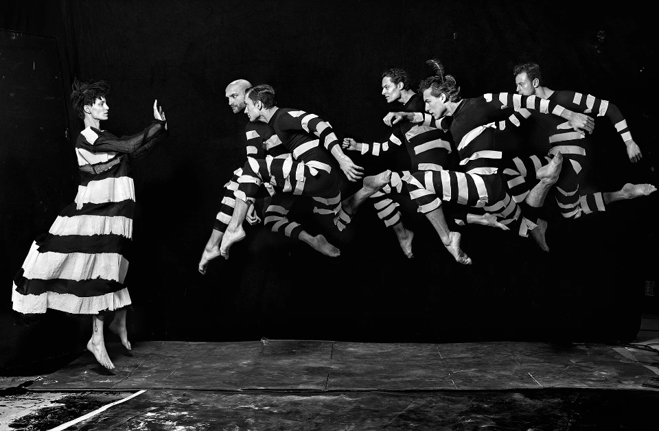 STAATSBALLETT GRUPPENSPRUNG, Iris Strubegger, Kristian Schuller, Ballett, Dance, Dancer, Jumping, Surrealism, Flying, Floating