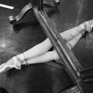 Gérard Uféras, Ballett, Ballet, Ballerina, Paino legs, Feet, Legs, Mirror, Backstage, fine art photography, black and white photography, limited edition, Backstage Photography