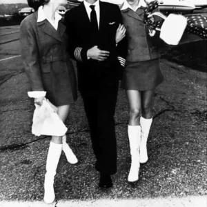 Ellen von Unwerth, Fashion Airlines, Carla Bruni, Meghan Douglas, Supermodel, Aircraft, Airport, Fashion, Flight attendand, women, black and white, pilot