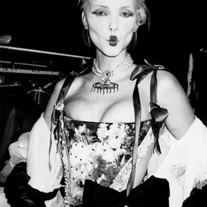 Roxanne Lowit, Nadja Auermann, Vivienne Westwood, Corset, Dress, Backstage, Fashion, Fashion Show, black and white, backstage photography, black and white photography, supermodels, topmodels, fine art photography, limted edition, women, black and white