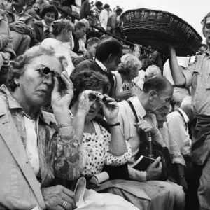 Gérard Uféras, Arena di Verona, Italie, 1992 i_Un Fantôme à L'Opéra, Audience, Theatre, Crowd, Black and white photography, limited edition, fine art photograpyh, documentary Photography