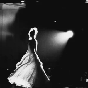 Bruno Bisang, Claudia Schiffer, Versace, Fashionshow, Fashion, Mode, 90s, Supermodel, Topmodel, Runway, blac and white Photography, Limited edition, Fine Art Photography