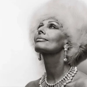 Michel Comte, Sophia Loren, Actress, Portrait, Vogue, Vogue Italia, Jewelery, fur, celebrity portrait, black and white, black and white photography, fine art photography, limited edition