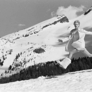 Arthur Elgort, Kristen McMenamy, Jumping, Mammoth Lake, Vogue, Vogue Magazine, Winter, Mountains, Snow, skiing, ski, fashion, fashion photography, fine art photography, limited edition, black and white, black and white photography