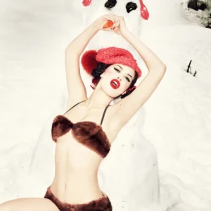Ellen von Unwerth, Heimat, Woman, Model, Nude, Sexy, Snow, Winter, Snowman, fur, lingerey, outdoors, red lips, fine art photography, color, color photography, limited edition
