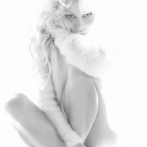 Antoine Verglas, Pamela Anderson, 2023, Nude, Sweater, portrait, cozy, intimate, light, white, Celebrity, Celebrity Portrait, black and white, black and white photography, playboy, fine art photography, limited edition